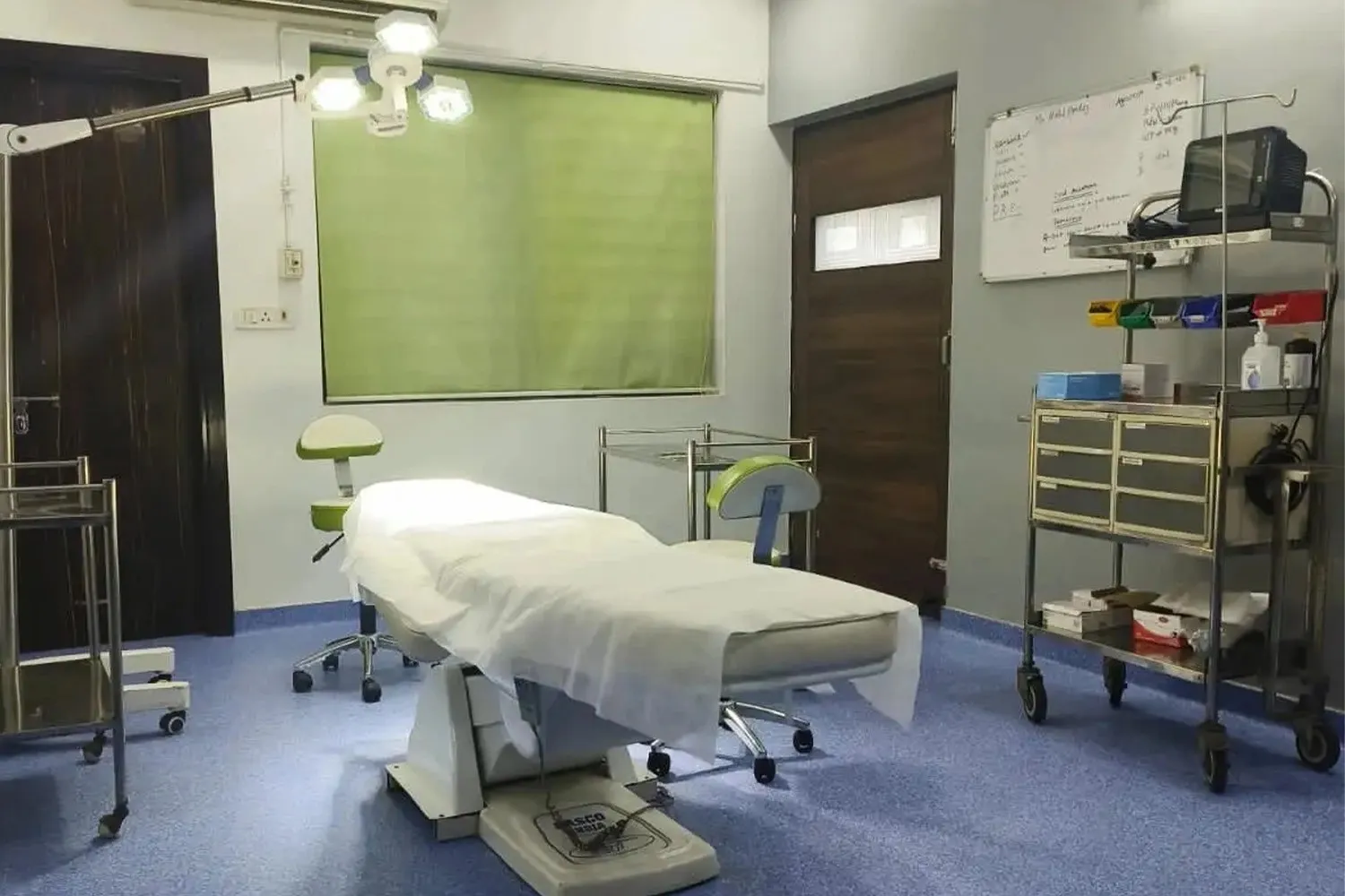 Operating theater of Saraswat Hospital for hair transplant of International patients